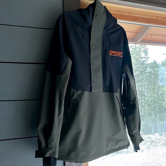 Men’s Oakley Ski Anorak Jacket Green and Orange XS